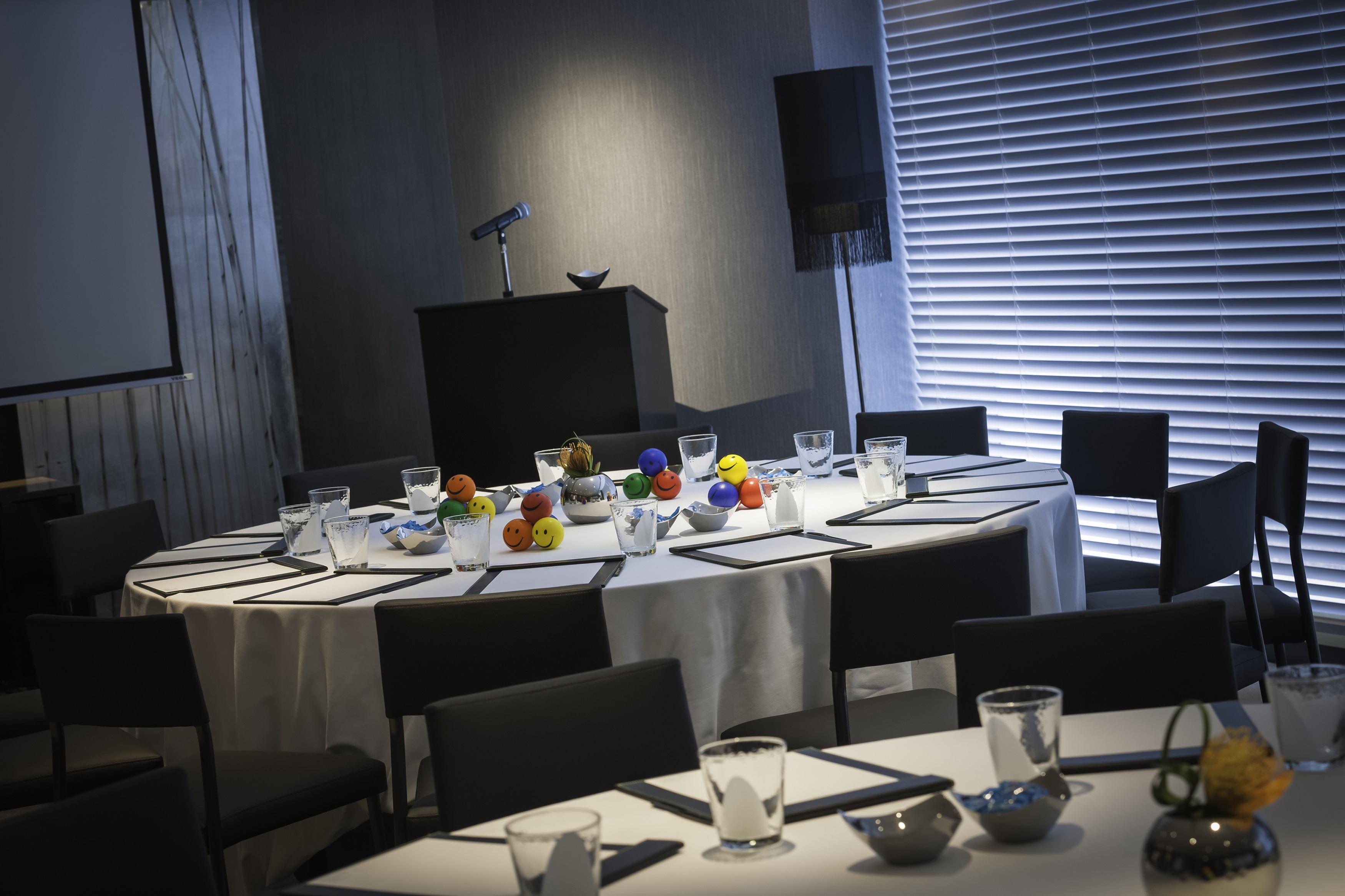 Gateway Hotel, Marco Polo Хонконг Екстериор снимка